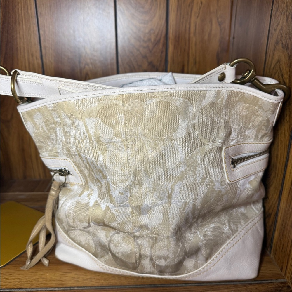 SOLD Coach Limited Edition Tie Dye Tote Elegant Cream and White Women's Bag - Picture 3 of 10